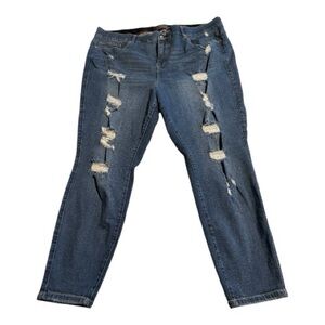 Torrid Bombshell Skinny Jeans Size 26R Premium Stretch Distressed